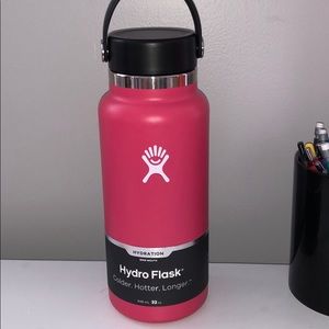 BRAND NEW 32 oz PINK HYDROFLASK